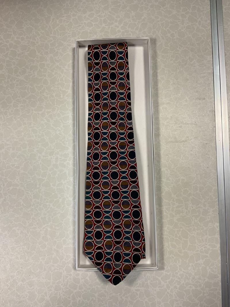 A tie that is in the middle of a wall.